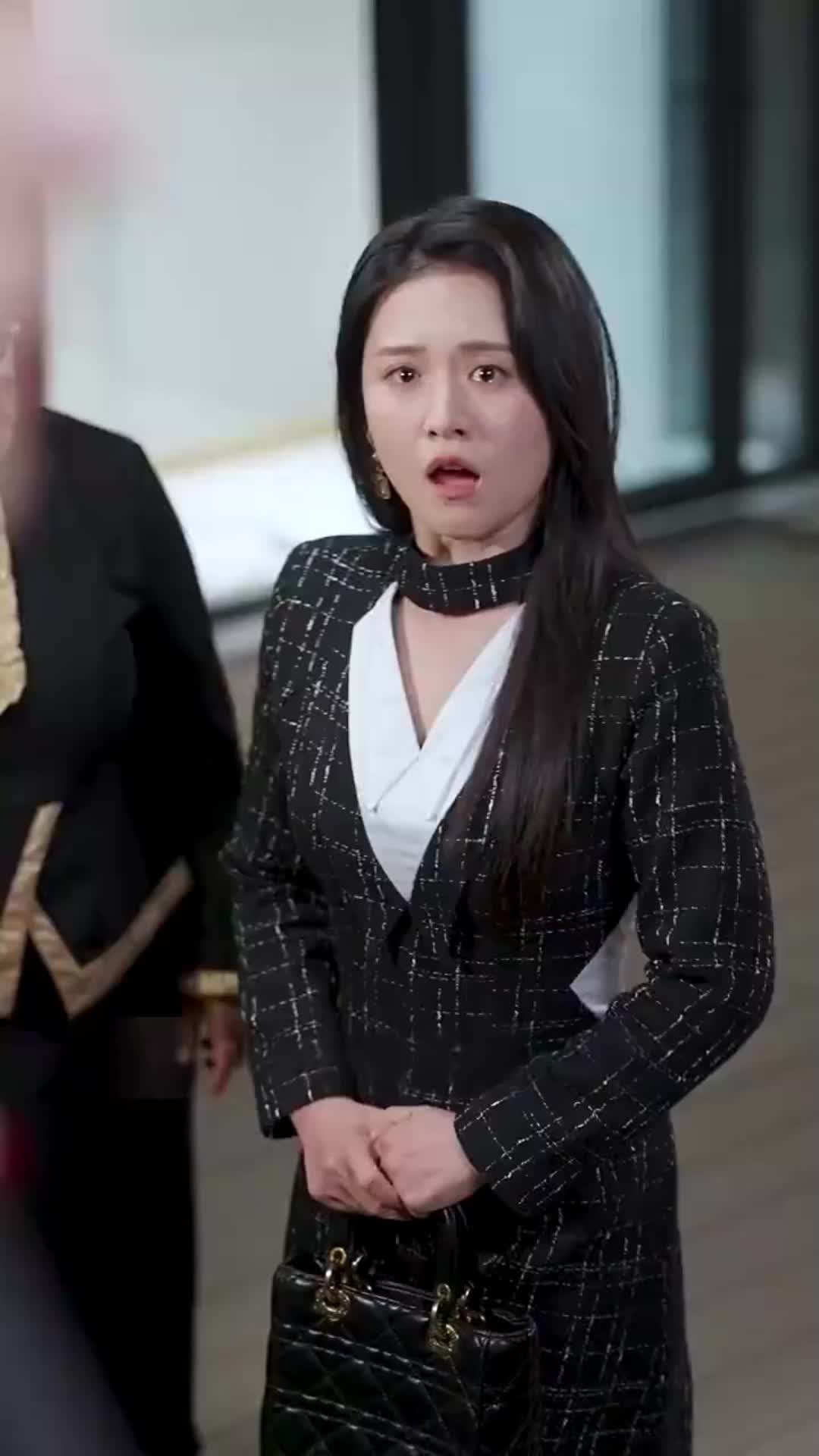 Episode 11 - The Heir Is (Not) Dead